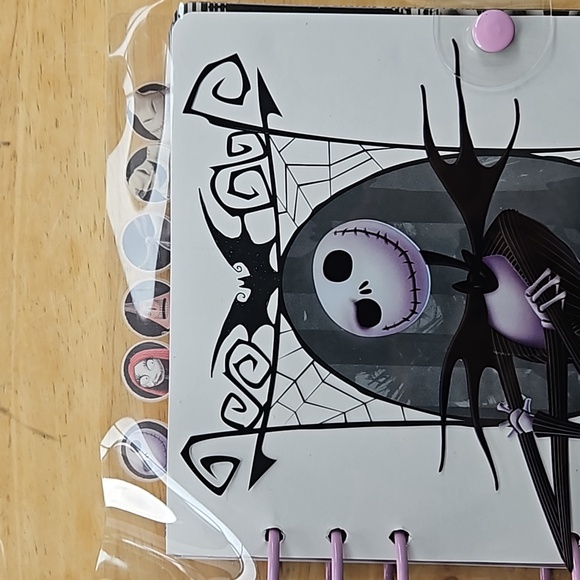 THE NIGHTMARE BEFORE CHRISTMAS SNAP FRONT JOURNAL AND STICKY NOTES - Picture 3 of 16